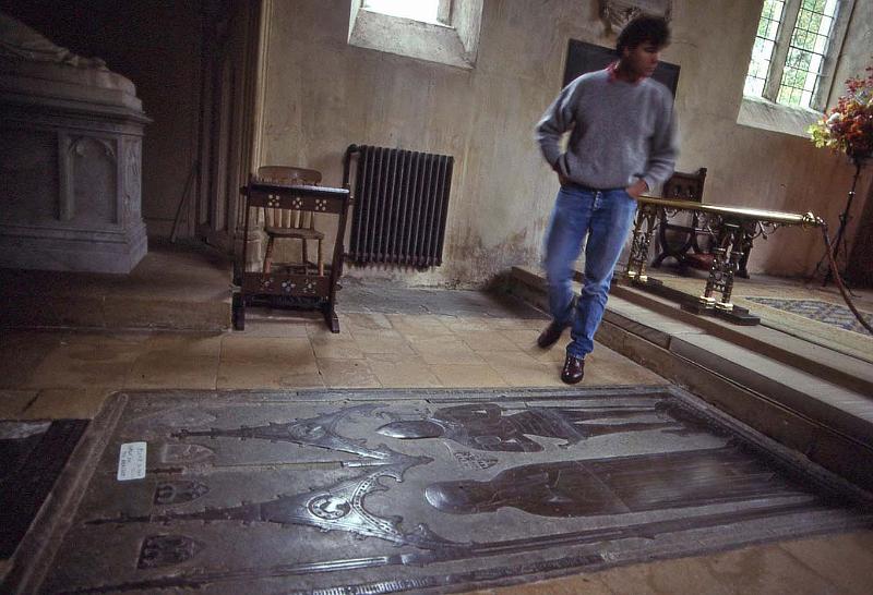 WT 2100 270-32 UK 1991.jpg